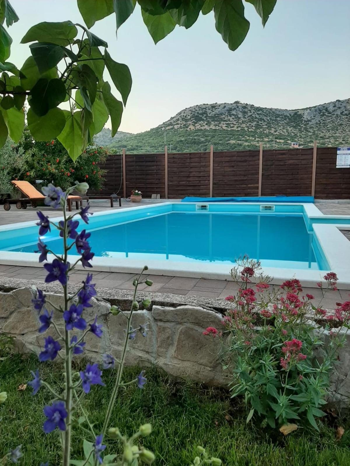 Apartment Smilje Šibenik Exterior foto